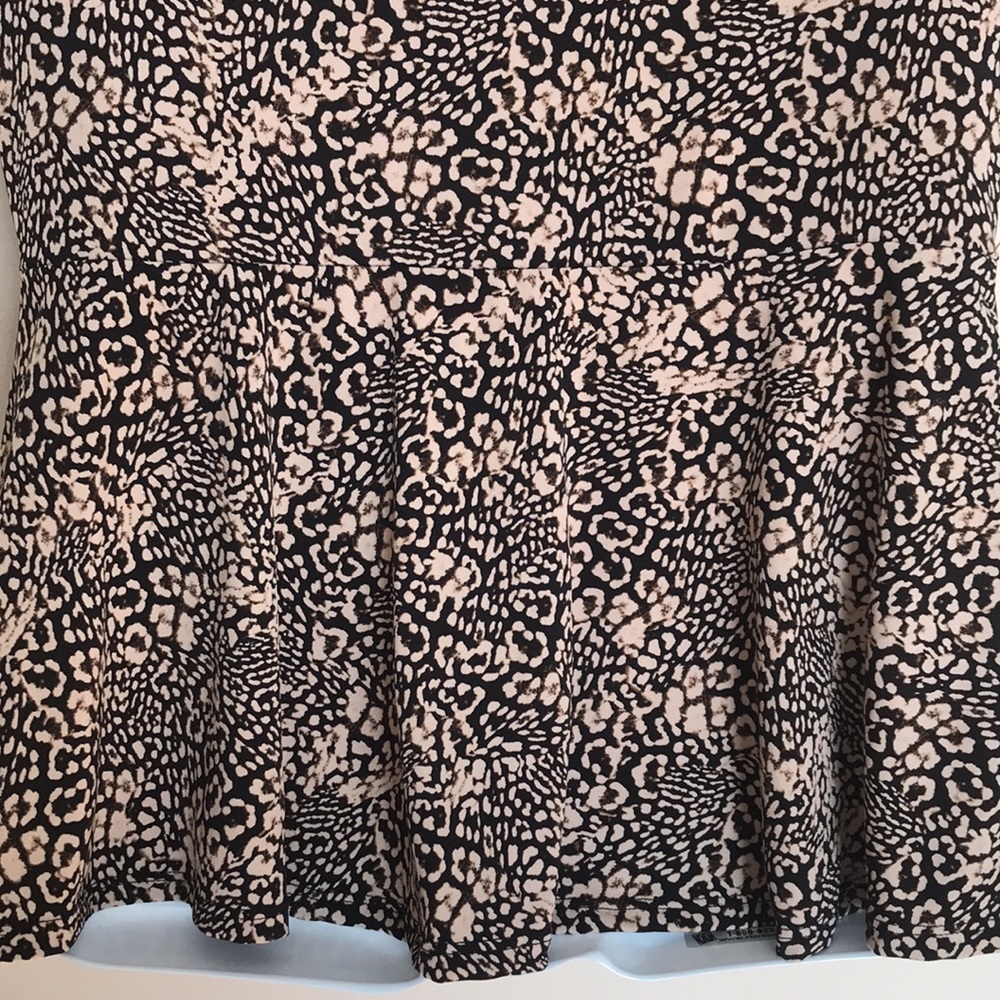 Dana Buchman women button down Ruffle button top. - Picture 7 of 10